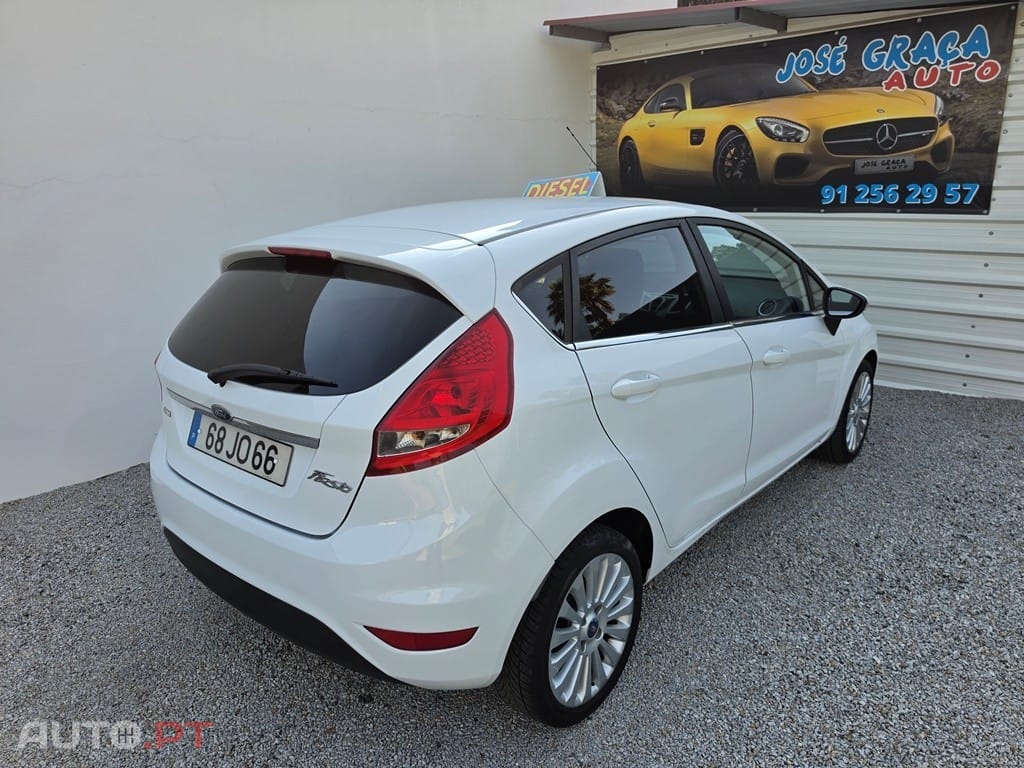 Ford Fiesta 1.4 TDCi Titanium — fotografia 3