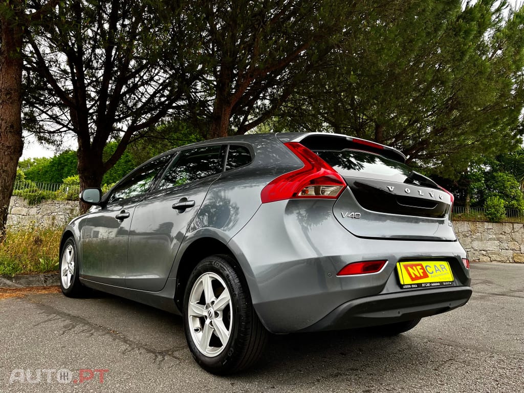 Volvo V40 D2