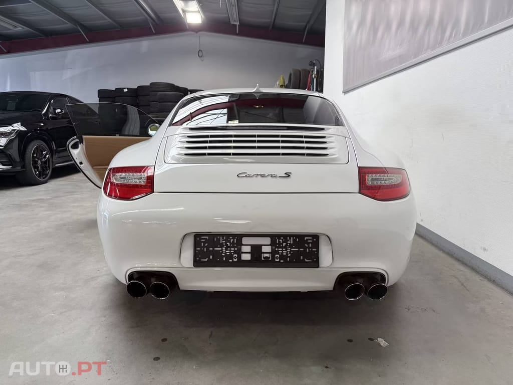Porsche 911 Carrera