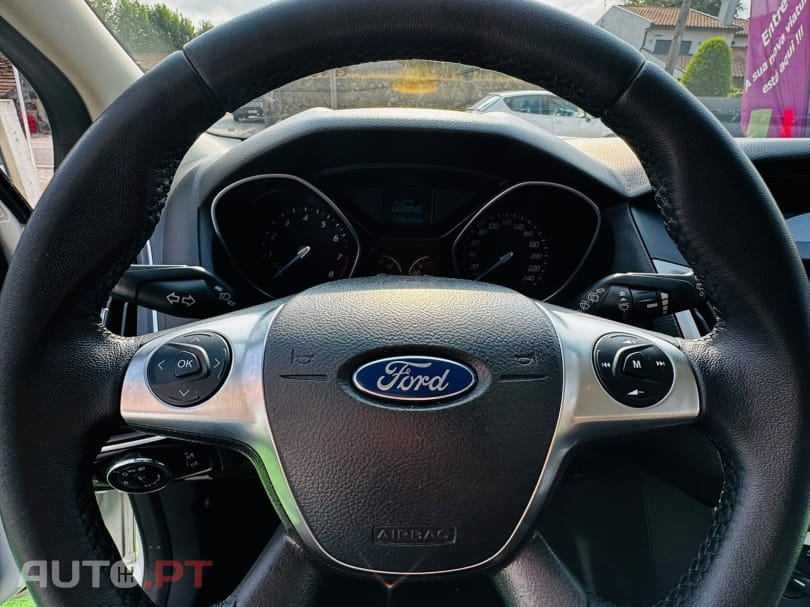 Ford Focus 1.0 EcoBoost S&S Champions Edition — fotografia 20