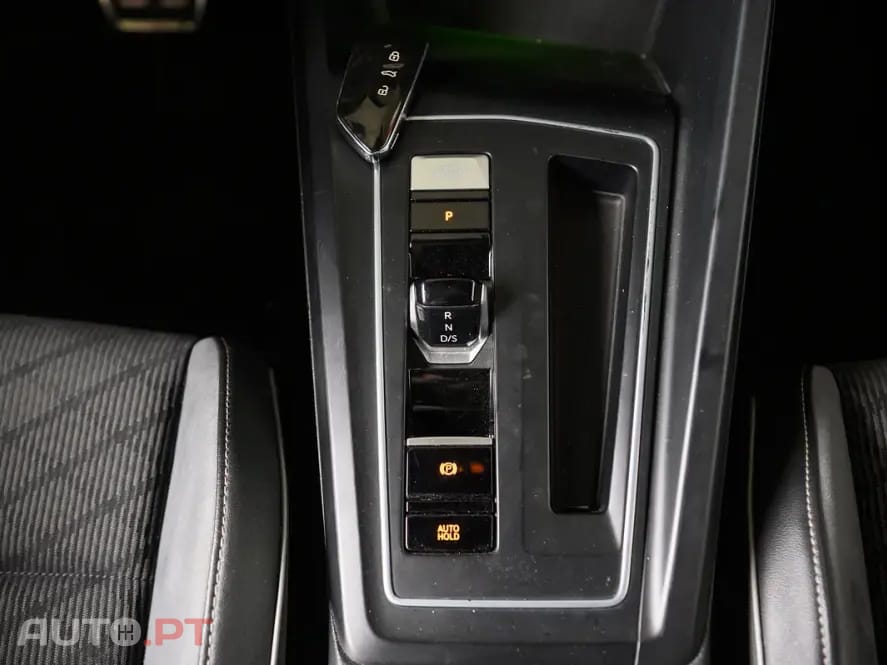 Volkswagen Golf 1.5 eTSI R-Line DSG