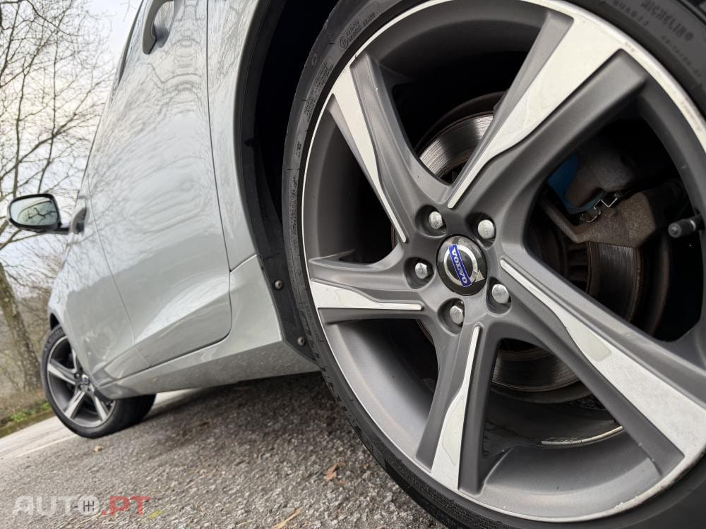 Volvo V60 D6 Plug-In-Hybrid AWD Geartronic Pure Limited