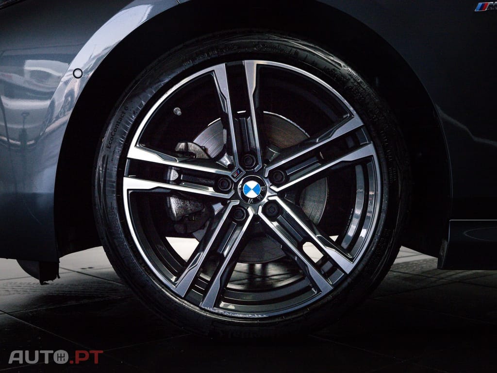 BMW 218 i Pack Desportivo M