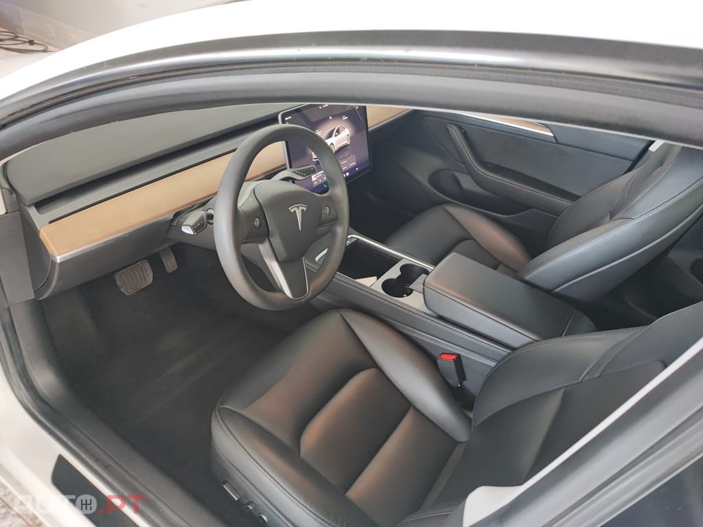 Tesla Model 3 Standard Range Plus RWD