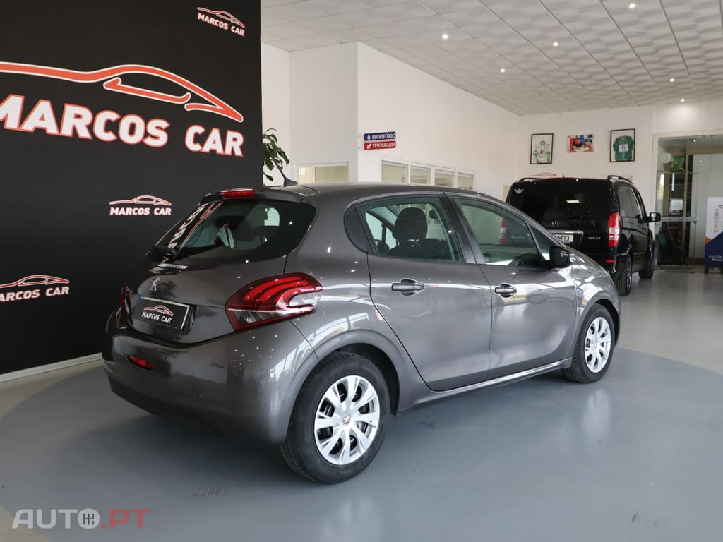 Peugeot 208 1.5 Hdi — fotografia 4