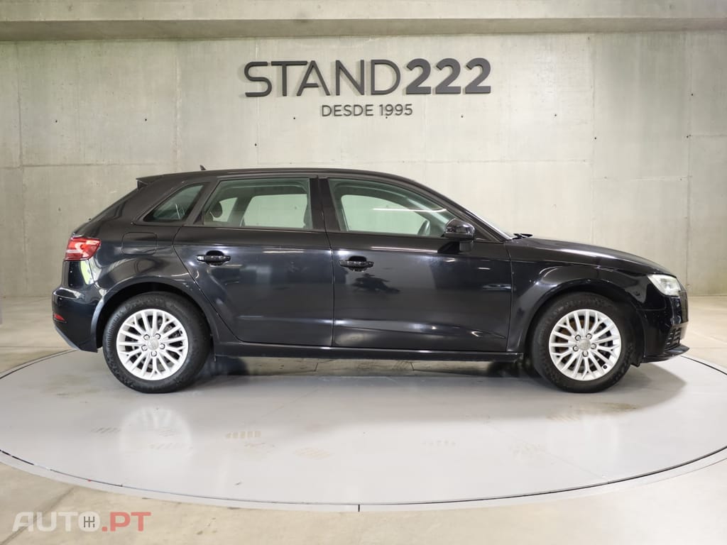 Audi A3 Sportback 1.6 TDi B. Line Attraction
