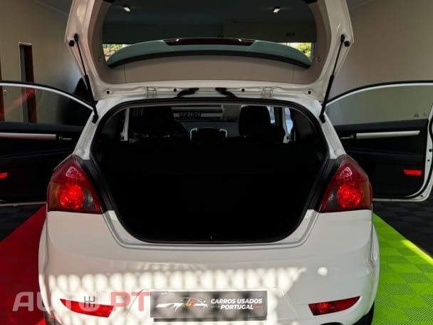 Kia Ceed S Coupé 1.4 CVVT EX ISG — fotografia 18