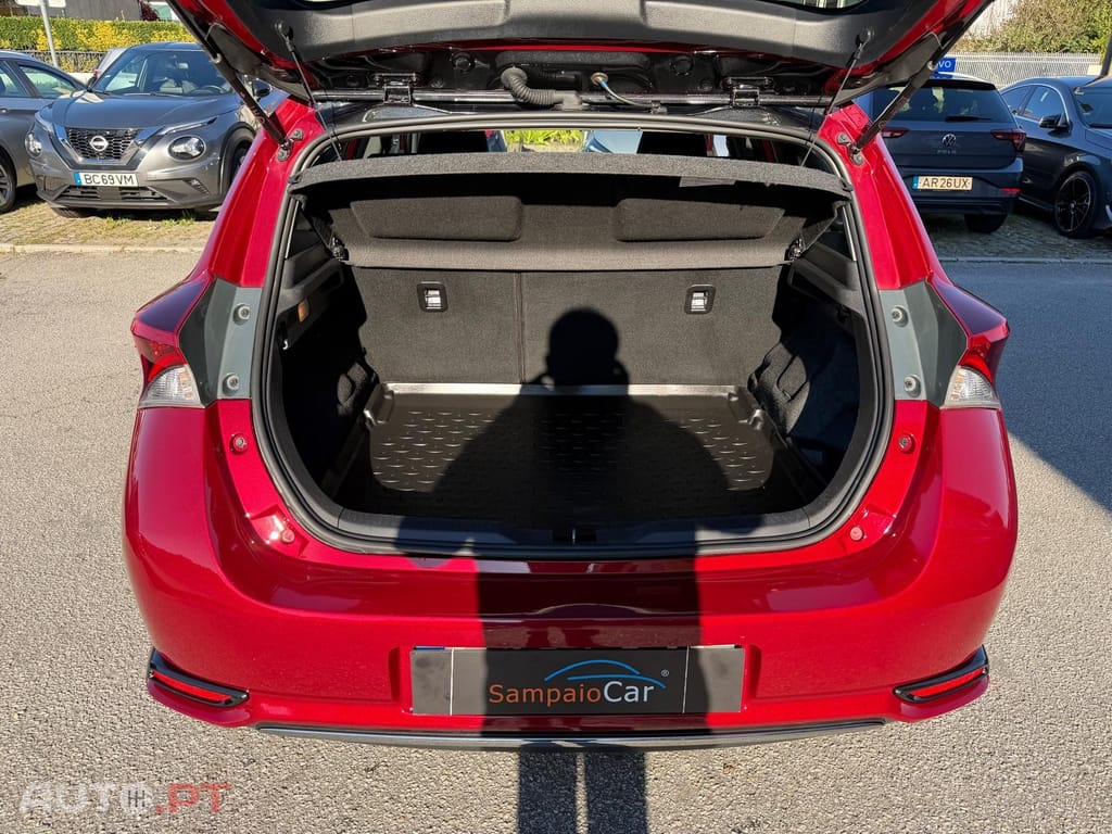 Toyota Auris 1.8 HSD Comfort +P.Sport+Navi