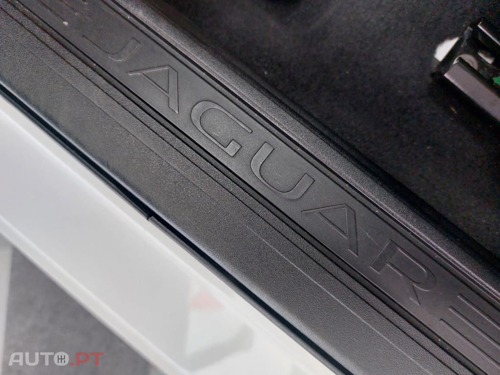 Jaguar XE 2.0 D Prestige