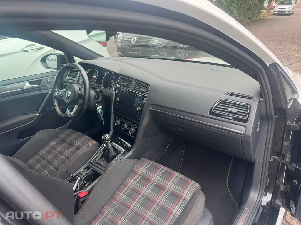Volkswagen Golf 2.0 TSI GTI