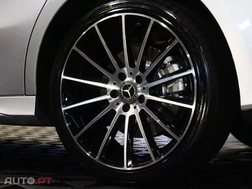 Mercedes-Benz A 250 e AMG Line
