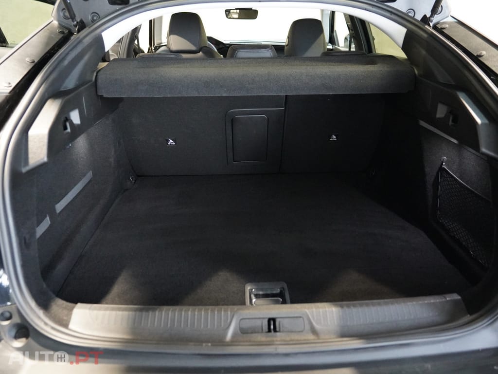 Peugeot 408 1.6 Hybrid Allure e-EAT8