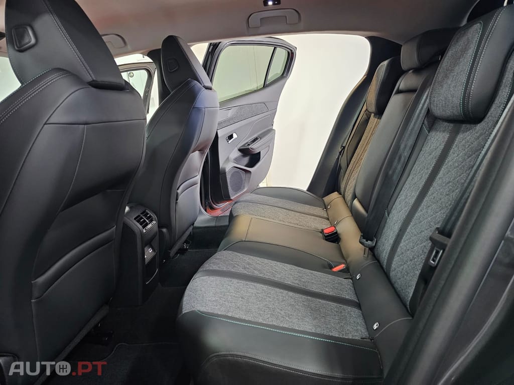 Peugeot 408 1.2 PureTech Allure EAT8