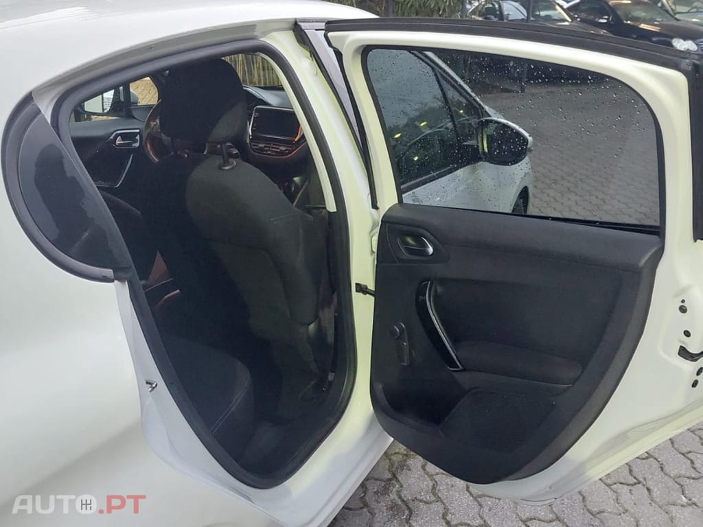 Peugeot 208 1.2 PureTech Signature