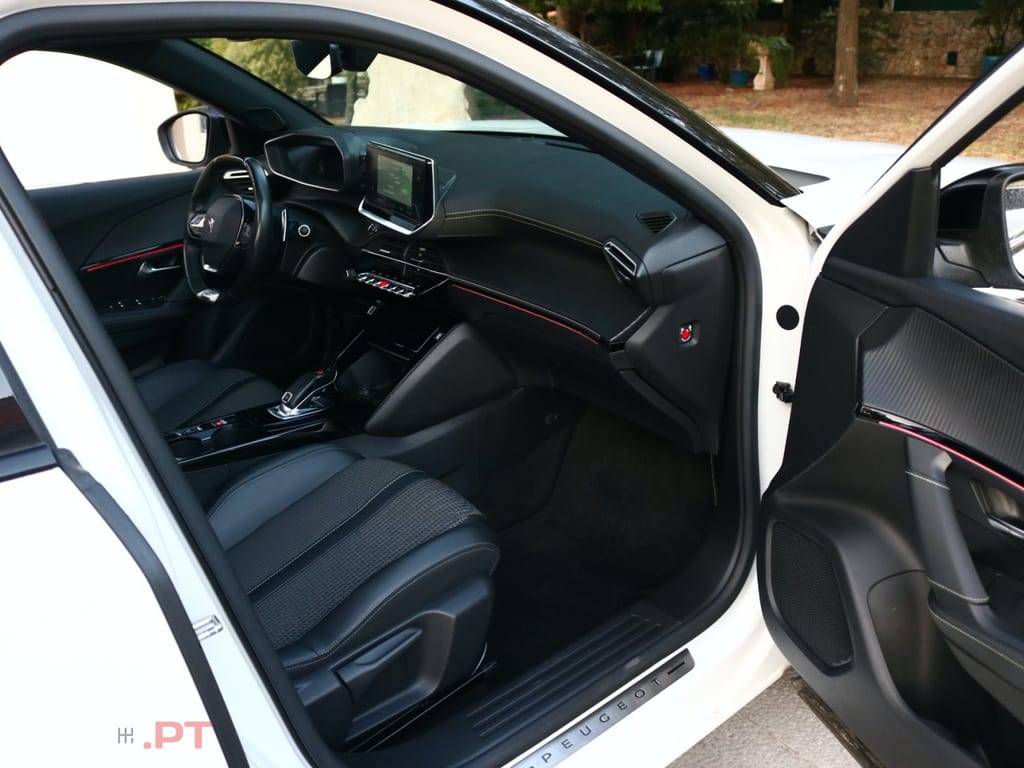 Peugeot 2008 1.2 PureTech GT Line EAT8