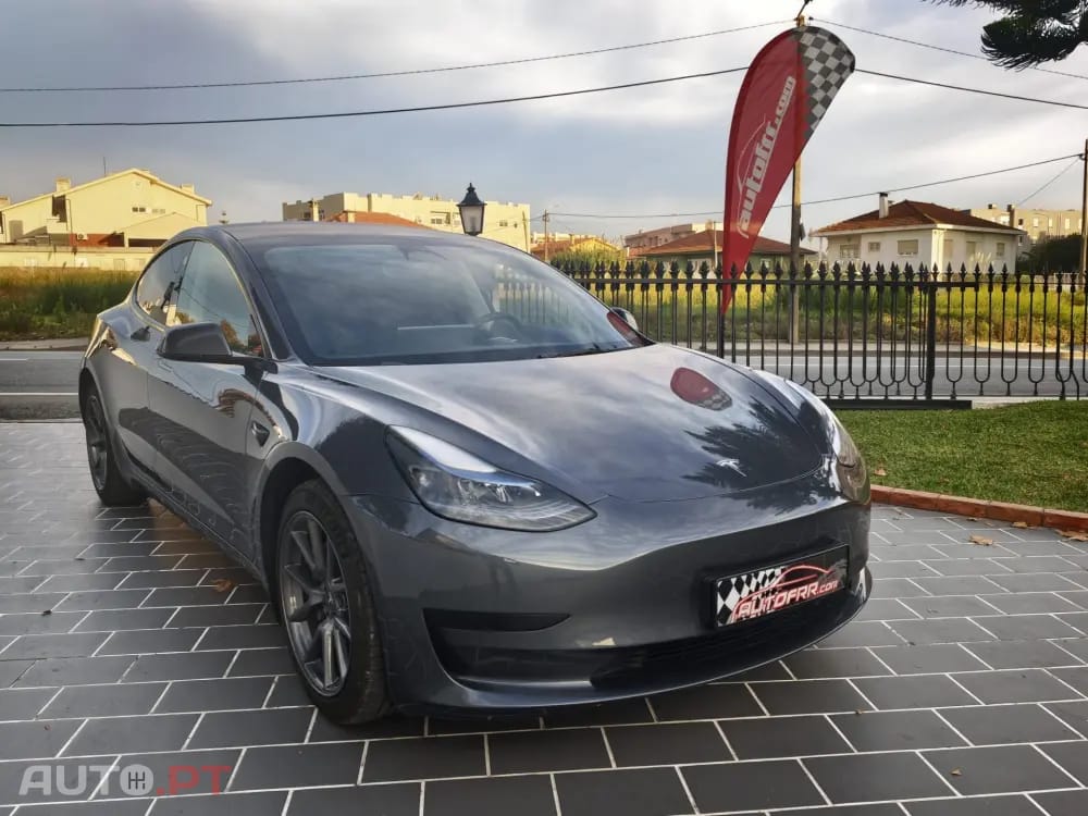 Tesla Model 3 Standard Range Plus RWD