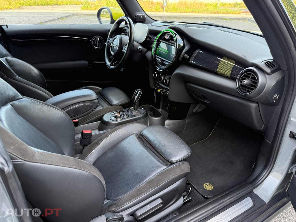 MINI Cooper Cooper SE Premium Essential