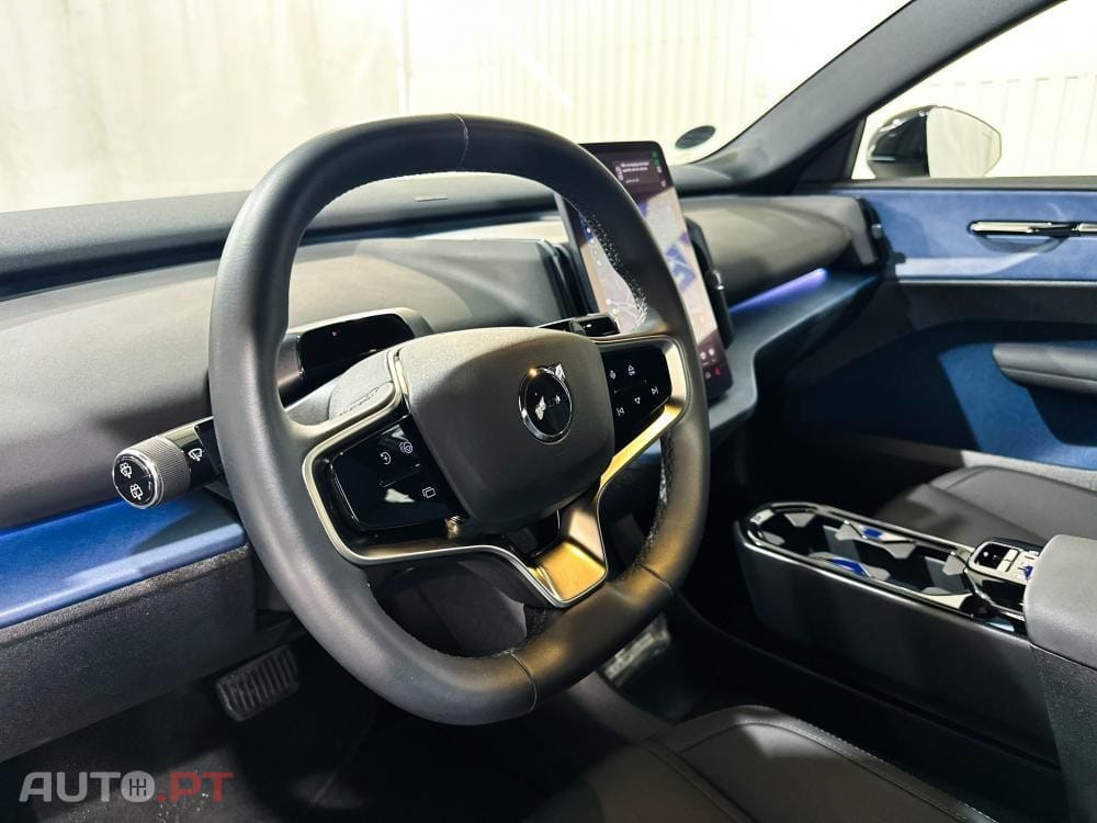 Volvo EX30 Single Motor Extended Range RWD Plus