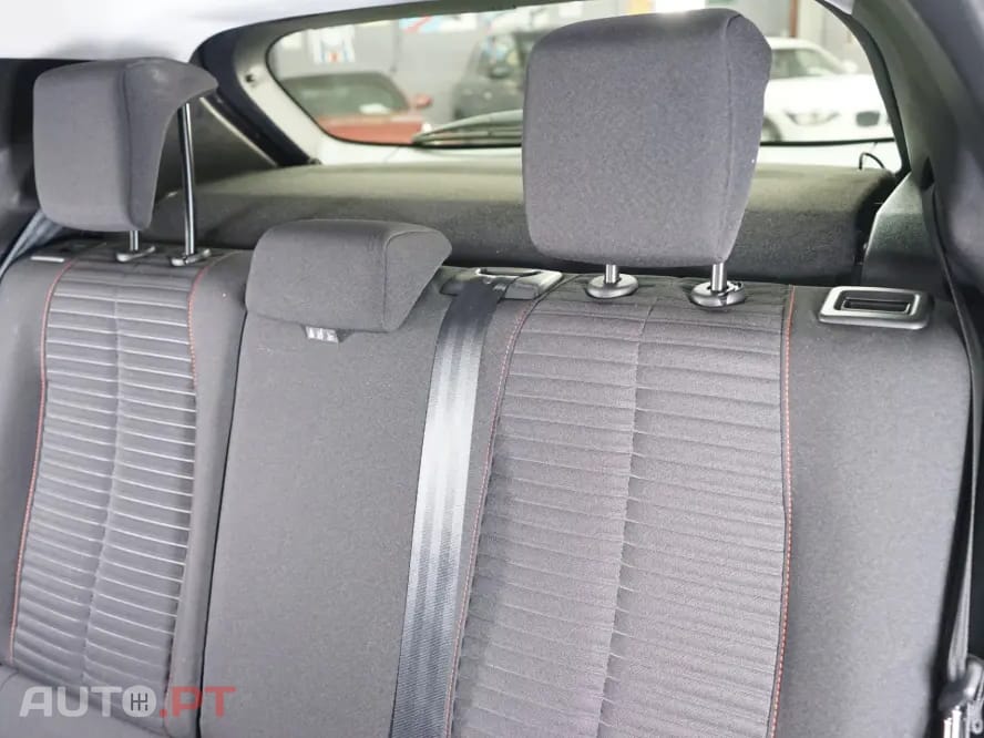 Peugeot 2008 1.2 PureTech Active Pack EAT8