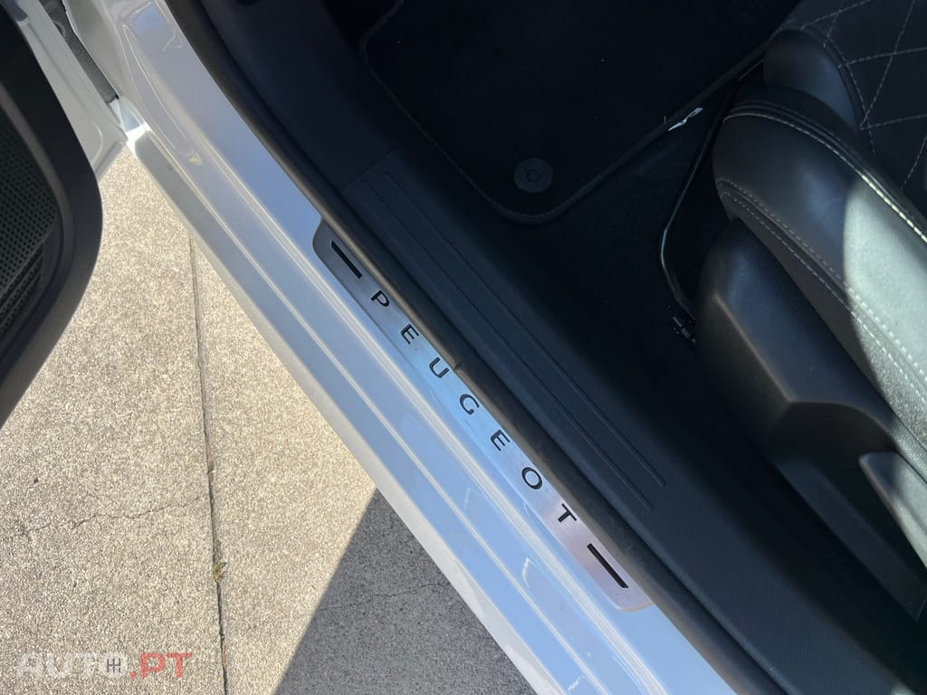 Peugeot E-208 50 kWh GT Pack