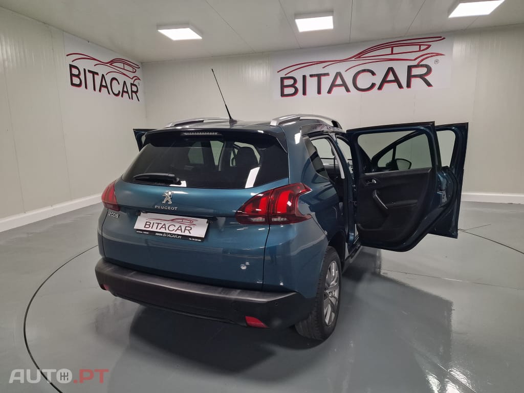 Peugeot 2008 1.2 PURETECH STYLE