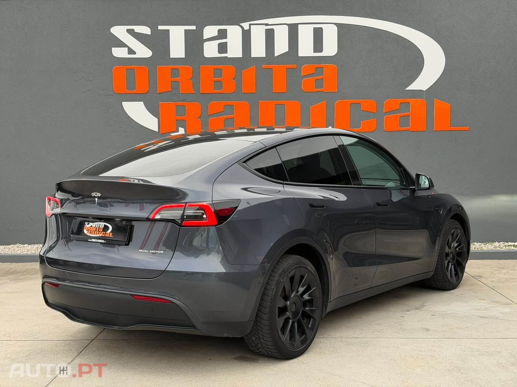 Tesla Model Y Long-Range RWD