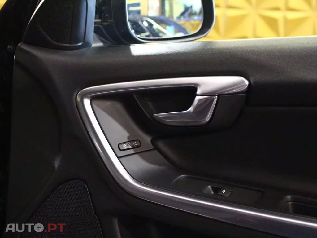 Volvo V60 2.0 D2 Momentum Drive