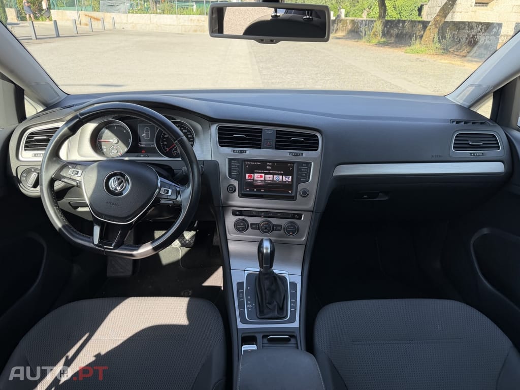 Volkswagen Golf 1.6 TDi Confortline DSG