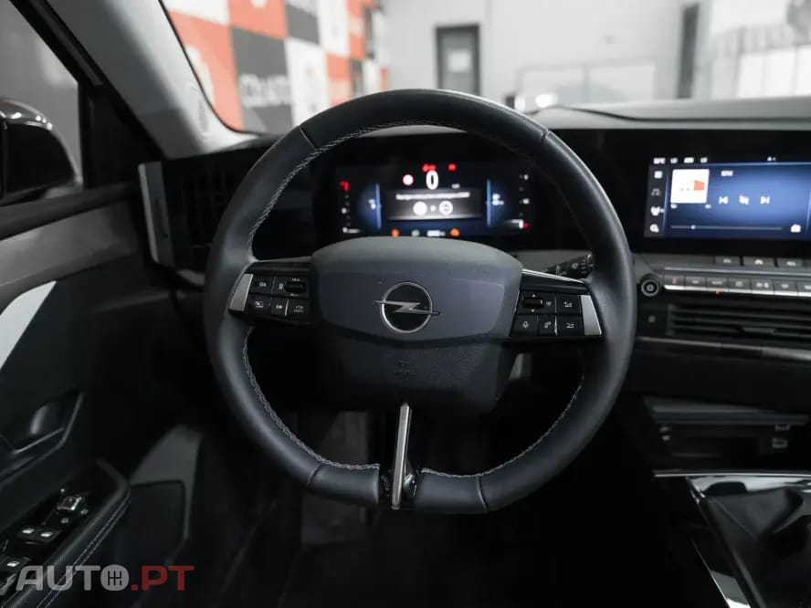 Opel Astra 1.2 T Elegance
