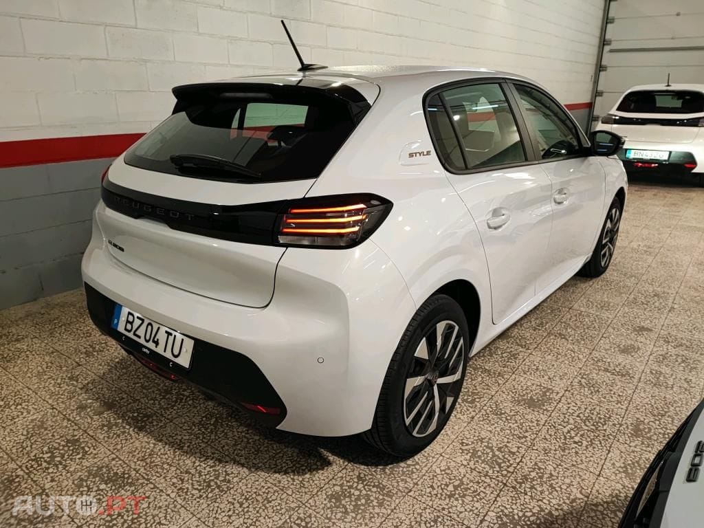 Peugeot E-208 50 kWh Style