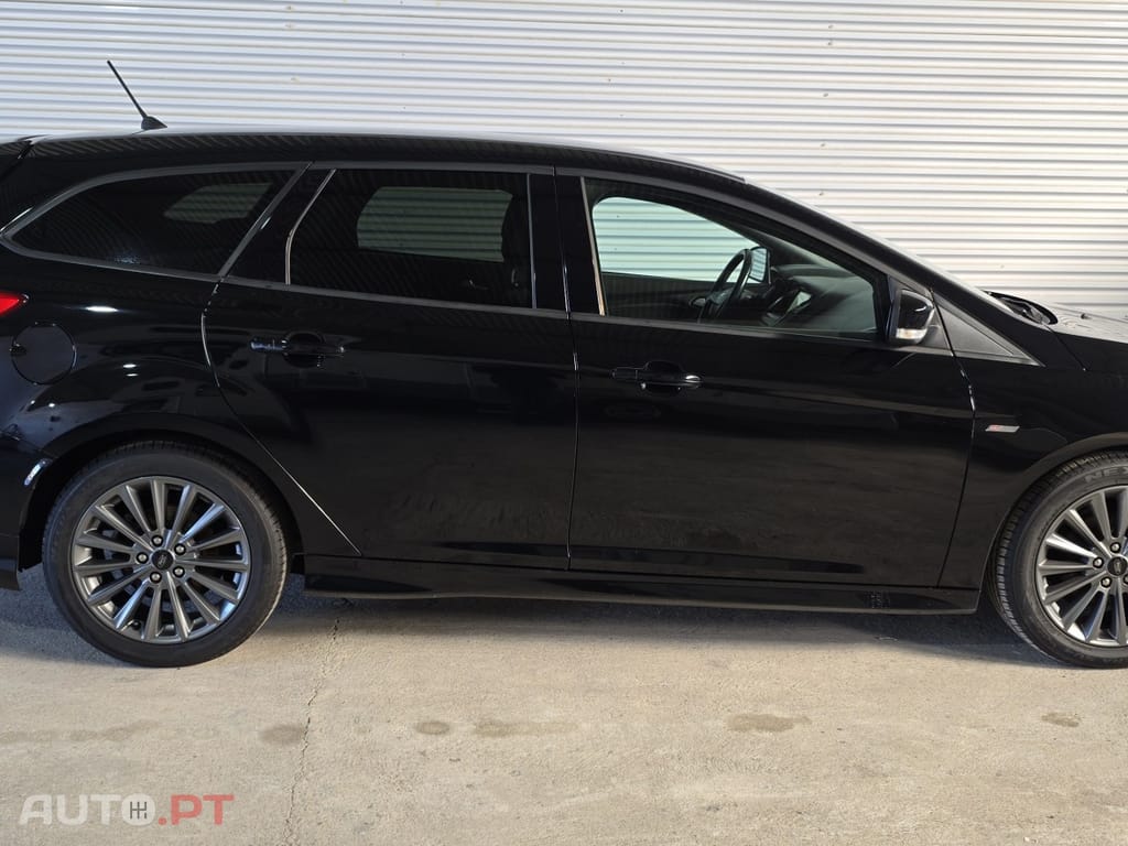 Ford Focus SW 1.5 TDCi EcoBlue ST-Line