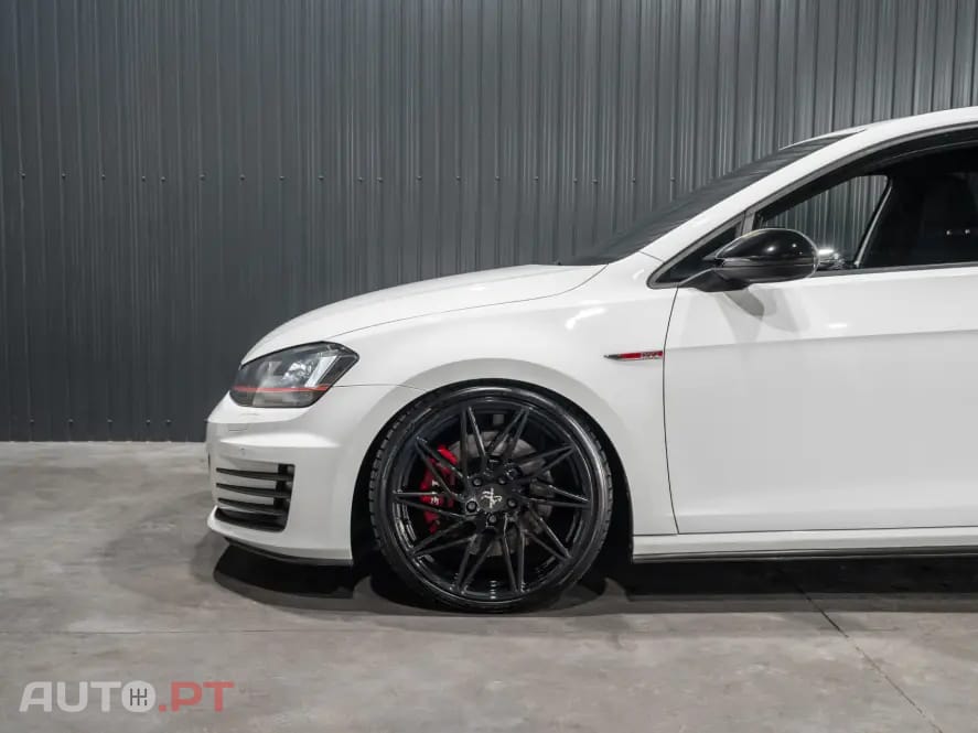 Volkswagen Golf GTI Performance BlueMotion DSG