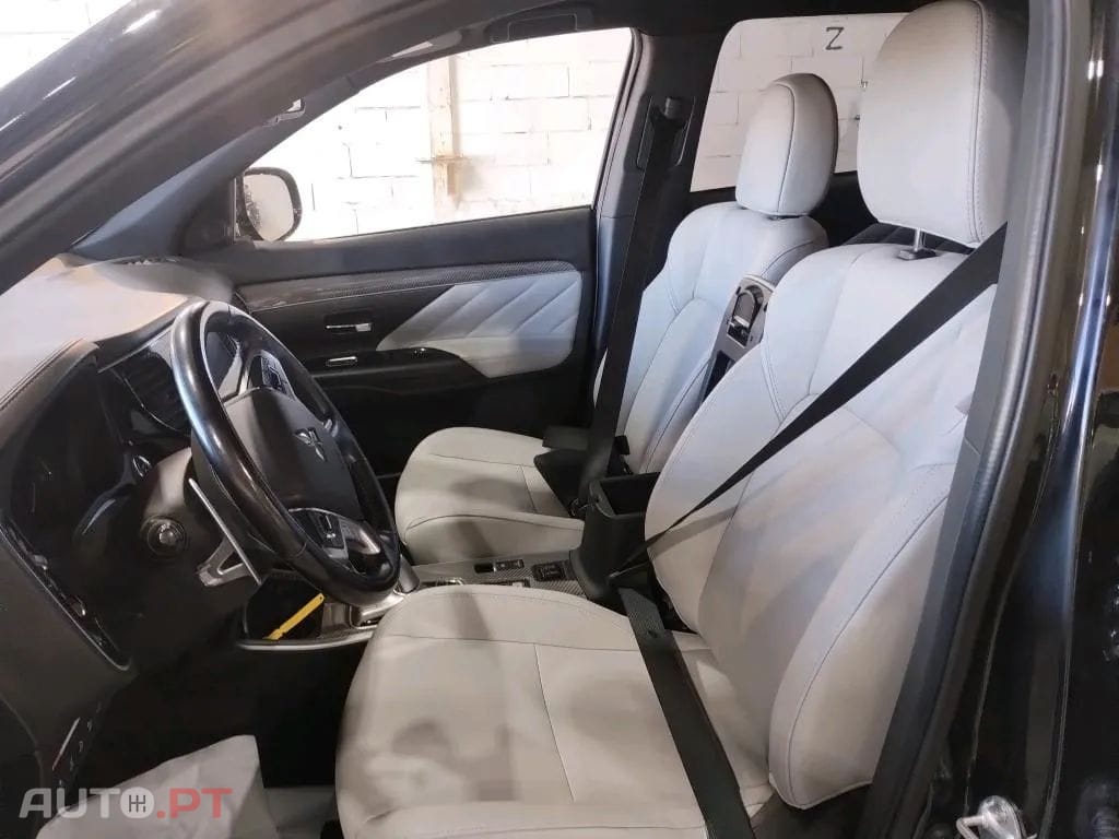 Mitsubishi Outlander 2.4 PHEV Instyle