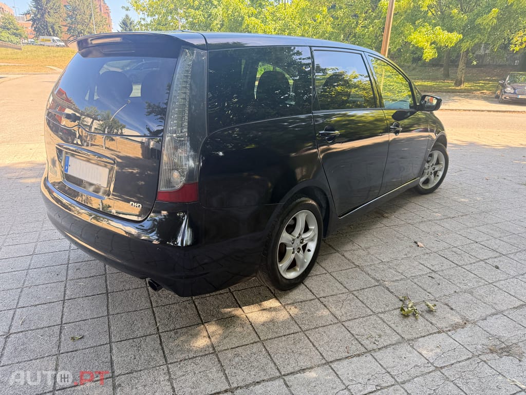Mitsubishi Grandis 2.0 D-ID 136CV 7 LUGARES IUC BARATO