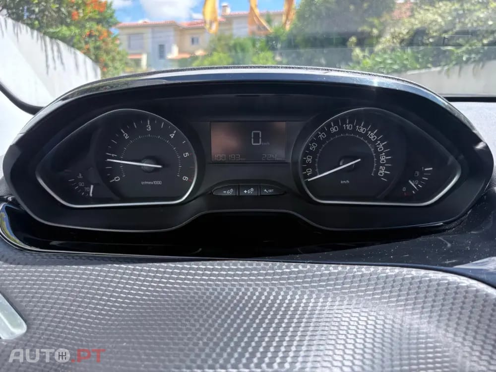 Peugeot 208 1.6 BlueHDi Style