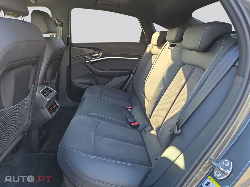 Audi Q8 E-Tron I.V.A DEDUTIVEL 55 S line