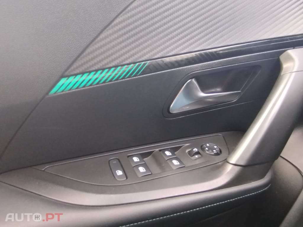 Peugeot 2008 1.5 BlueHDi Allure Pack