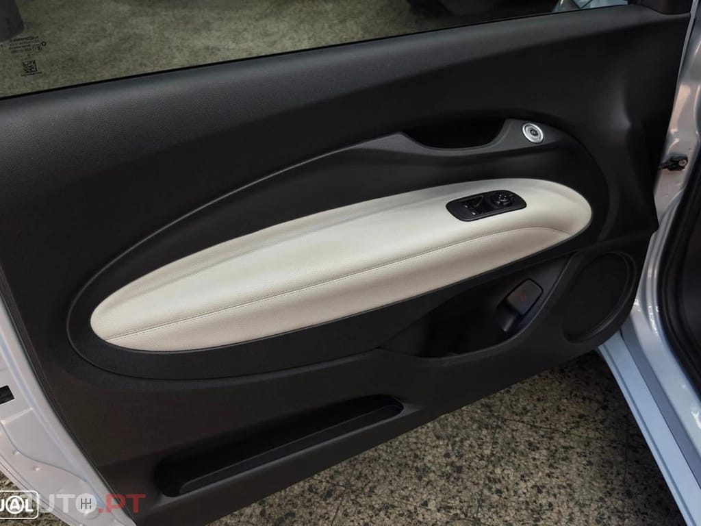 Fiat 500e La Prima
