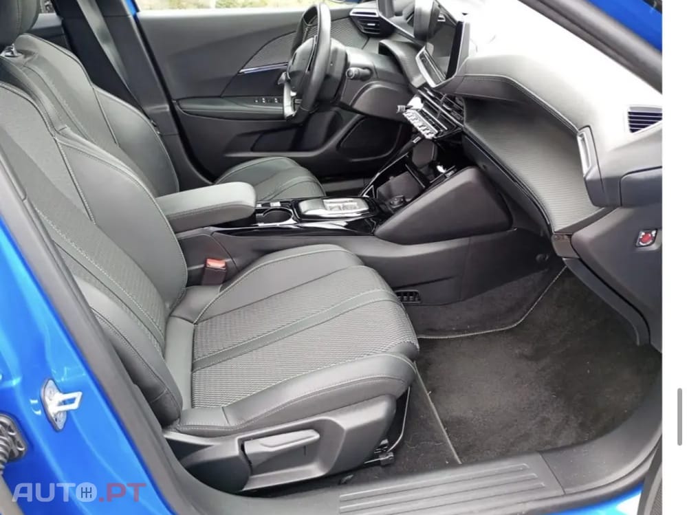 Peugeot E-2008 54 kWh GT