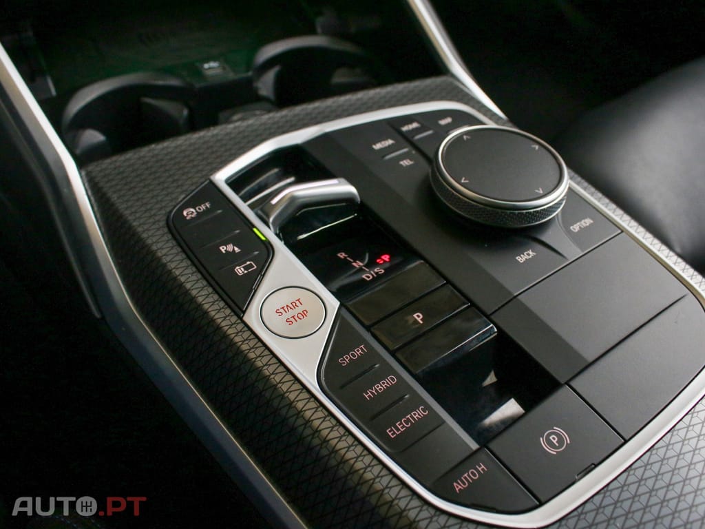 BMW 330 e Touring Pack Desportivo M Auto