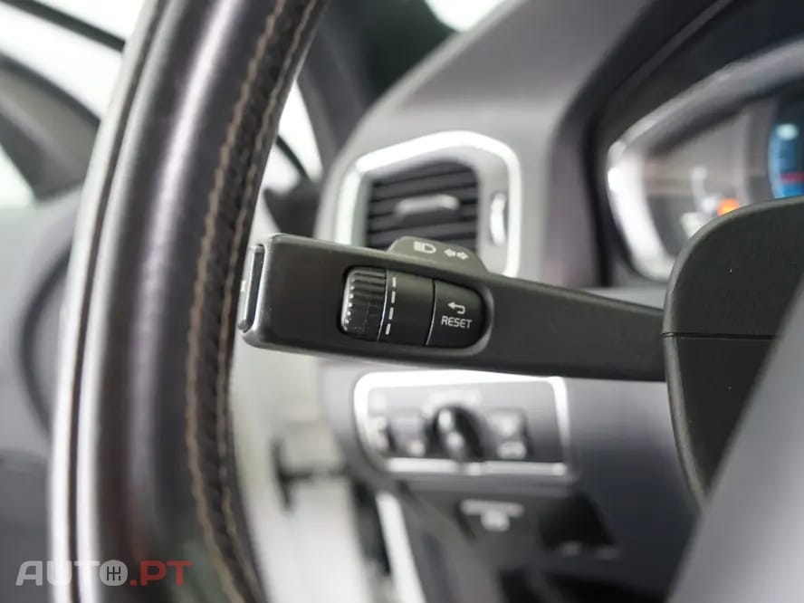 Volvo V60 2.4 D6 R-Design AWD Phev