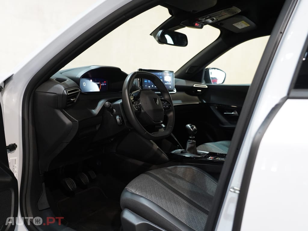 Peugeot 2008 1.2 PureTech Allure