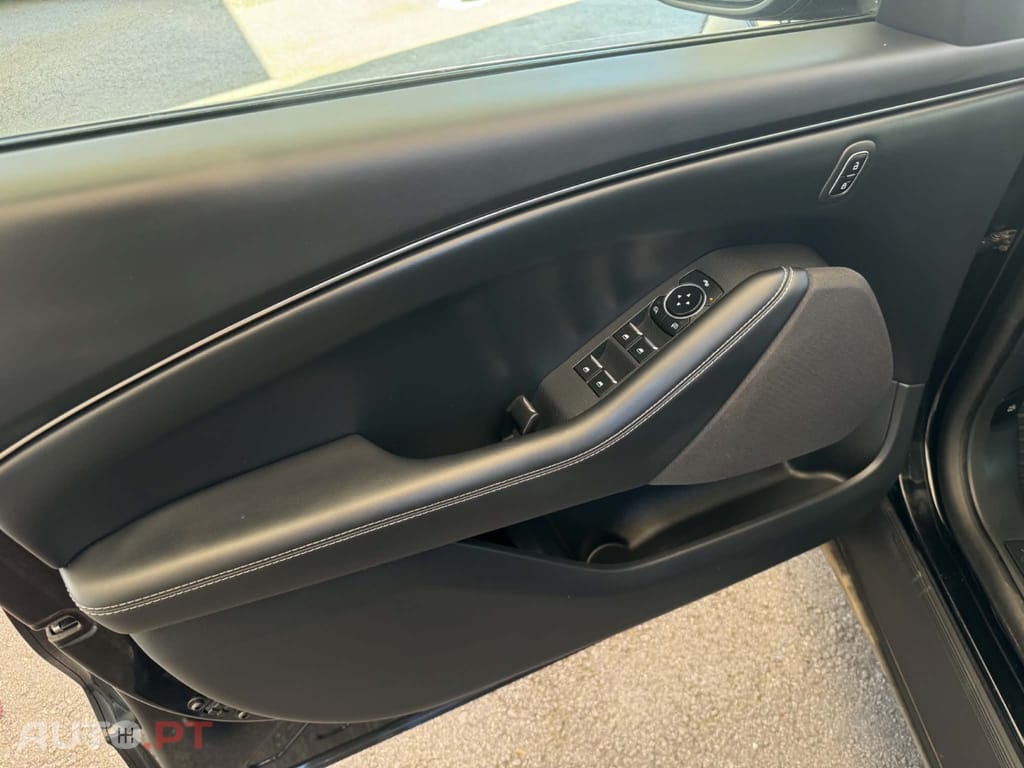 Ford Mustang Mach-E 75.7 kWh Premium AWD