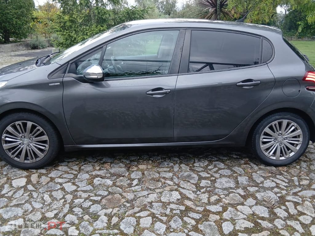 Peugeot 208 CCBHW6