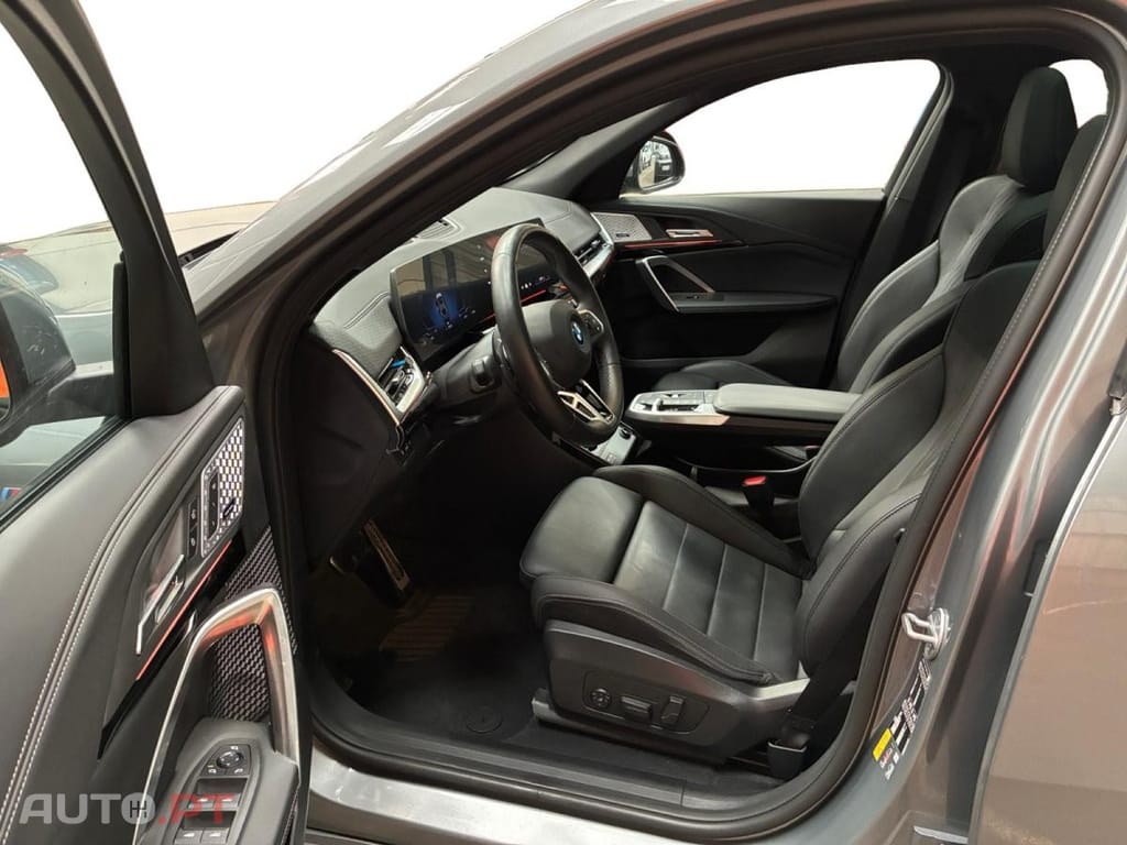 BMW iX2 eDrive20 Pack Desportivo M
