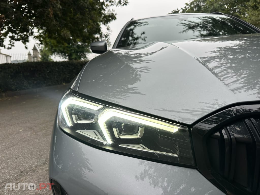 BMW 330 e Touring Pack Desportivo M Auto