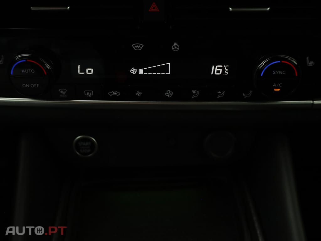 Nissan Qashqai Qashqai 1.3 DIG-T N-Connecta LED Xtronic