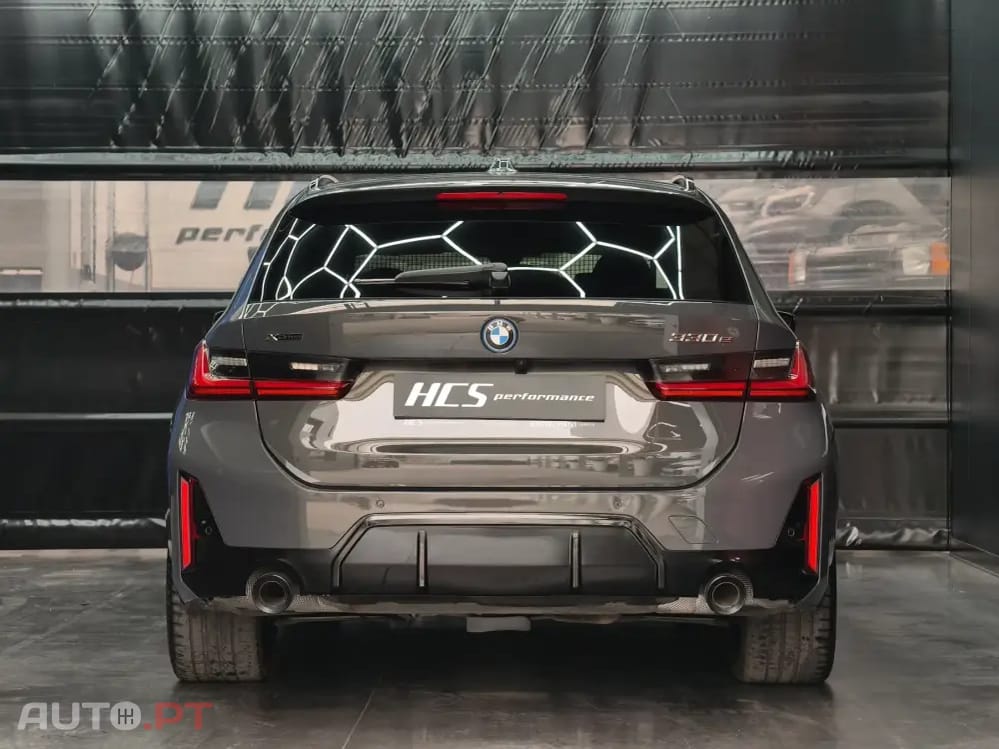 BMW 330 e Pack Desportivo M Pro Auto