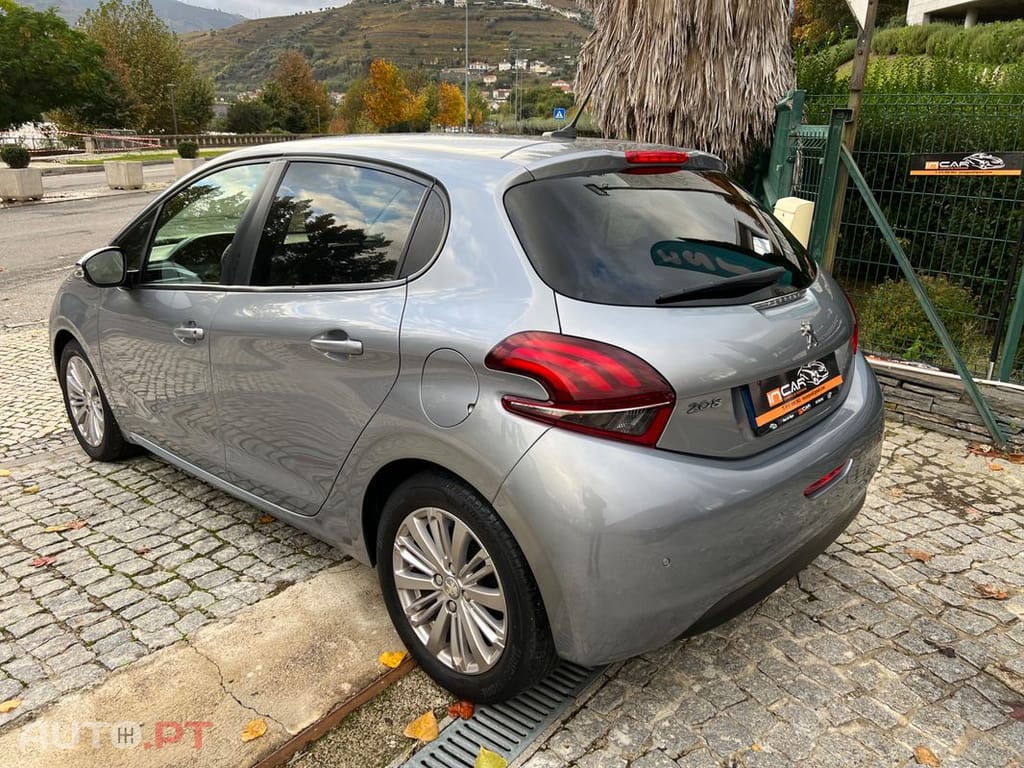 Peugeot 208 1.2 PureTech Signature