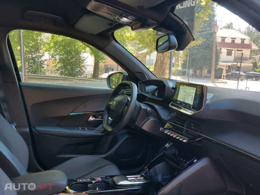 Peugeot E-2008 50 kWh Allure